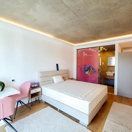 A9 Luxury Vila
